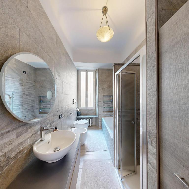 Wonderful downtown apartment-HD NETFLIX, KING-SIZE BED, two minutes' walk from metro - Appartamento Deluxe - 25