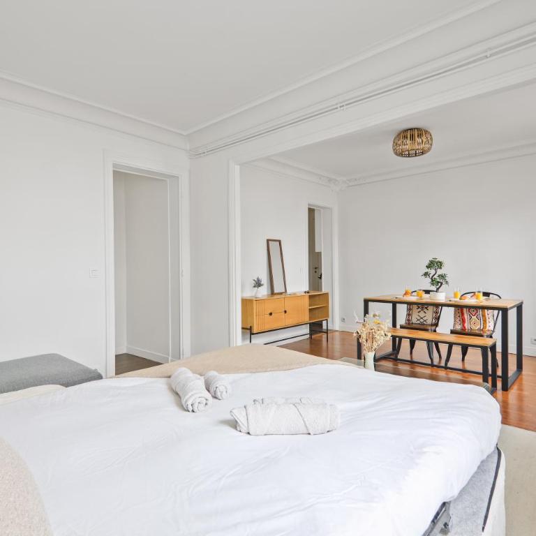 Haussmannien lumineux avec balcon proche Montmartre - Appartement 1 Chambre - 30