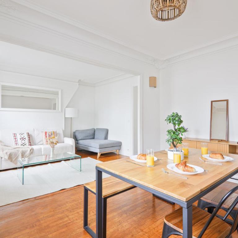 Haussmannien lumineux avec balcon proche Montmartre - Appartement 1 Chambre - 45