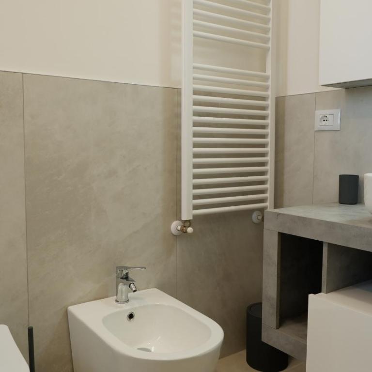 Framira House - Elegant Room tra Centro e Fiera - Camera Matrimoniale con Bagno Privato - 4