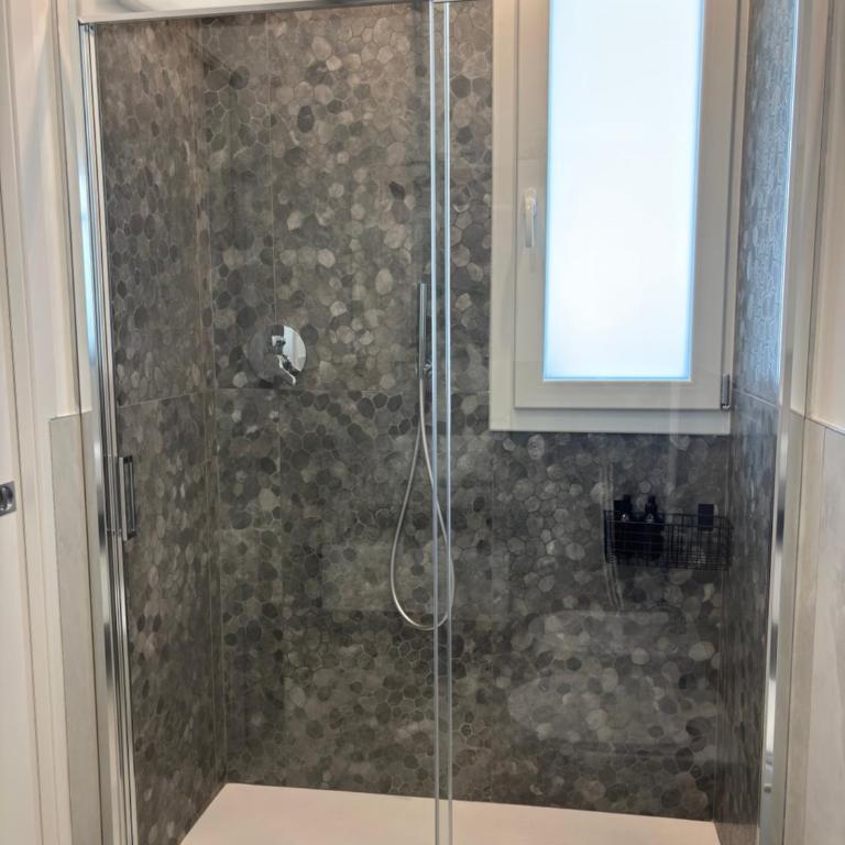 Framira House - Elegant Room tra Centro e Fiera - Camera Matrimoniale con Bagno Privato - 8