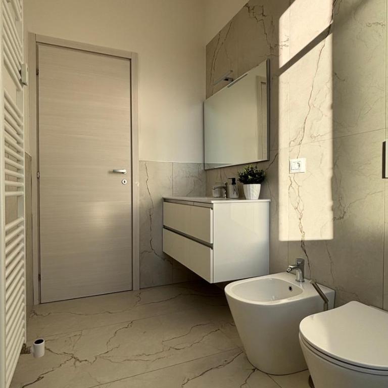 Framira House - Elegant Room tra Centro e Fiera - Camera Matrimoniale con Bagno in Comune - 15