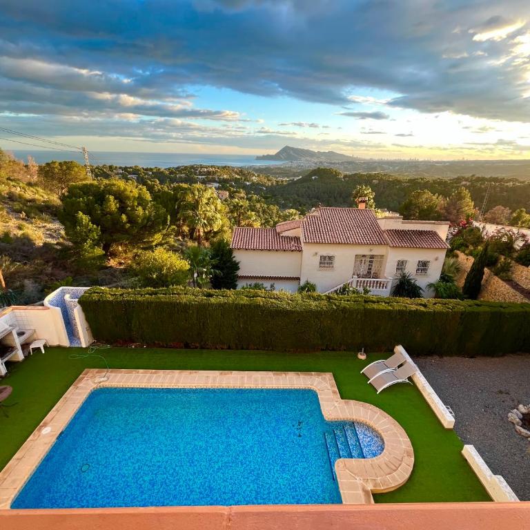 Large chalet with private pool - Chalet - 10