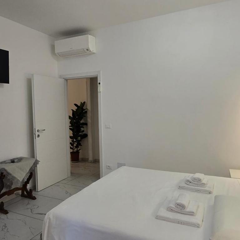 Orchidea Stazione - Double Room with Private Bathroom - 2