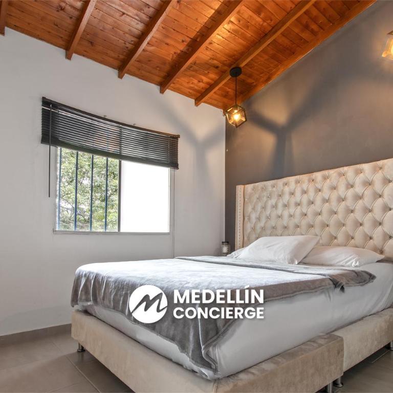 2BR House Jacuzzi & AC in Poblado Manila - Two-Bedroom Apartment - 5