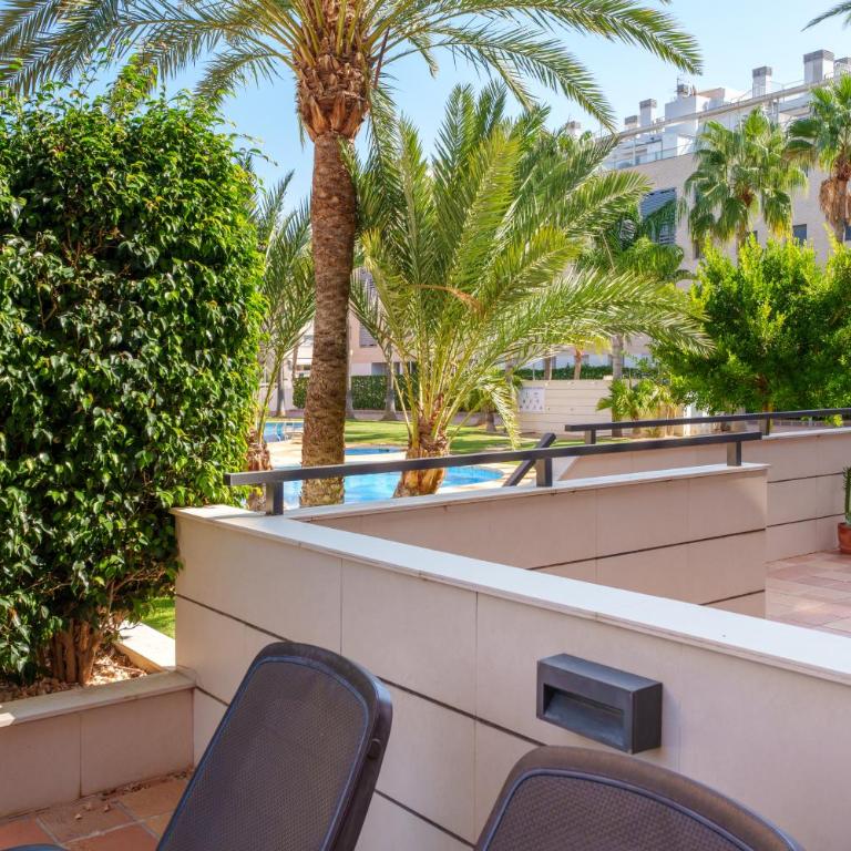 Hogar Brisa de las Marinas acogedor apartamento con amplia terraza y acceso directo a las piscinas-Comfortable apartment with spacious terrace and direct pool access - Apartamento de 2 dormitorios - 4