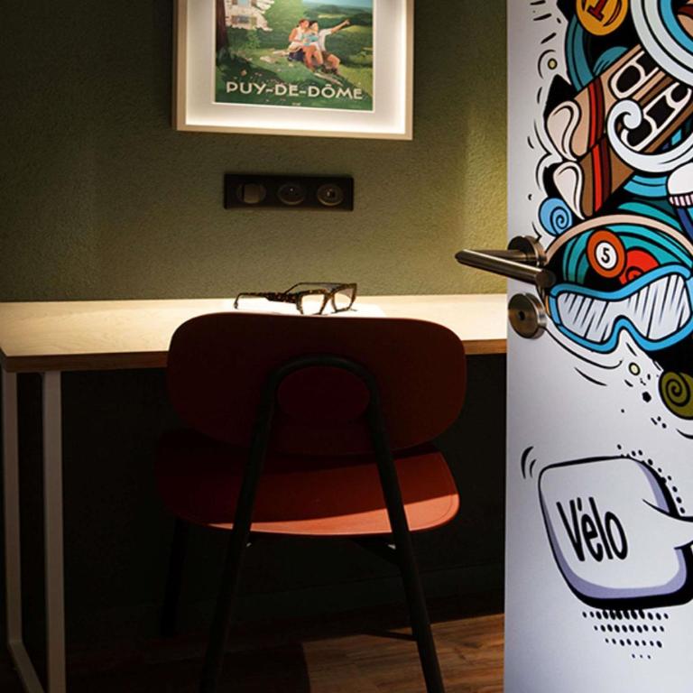 ibis Styles Clermont-Ferrand Aéroport - Chambre Familiale avec Canapé-Lit - 3