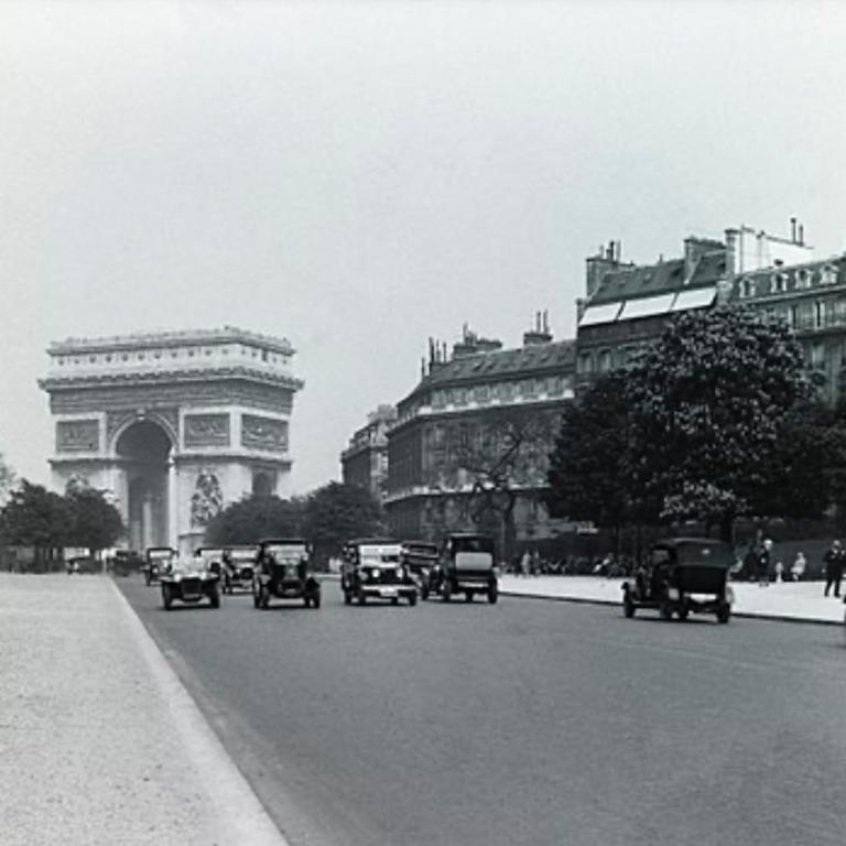 Avenue Foch Arc de Triomphe Champs-Élysées - Appartement 3 Chambres - 35