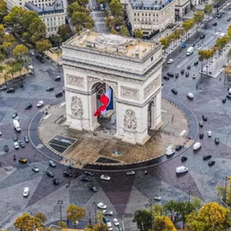 Avenue Foch Arc de Triomphe Champs-Élysées - Appartement 3 Chambres - 32