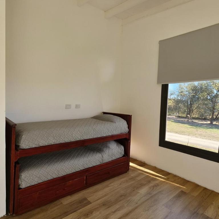 Un refugio moderno y acogedor en Carlos Keen - Casa de 5 dormitorios - 2