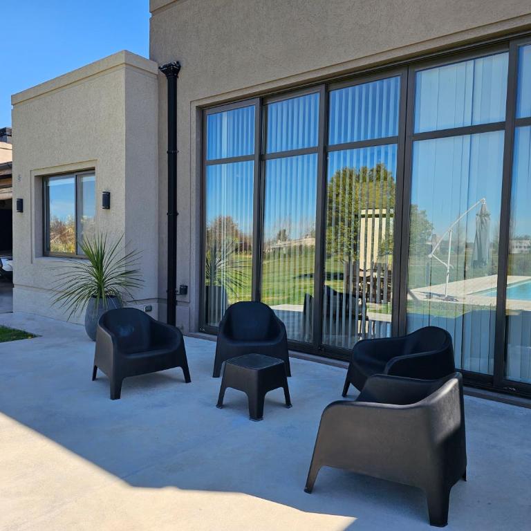 Un refugio moderno y acogedor en Carlos Keen - Casa de 5 dormitorios - 6