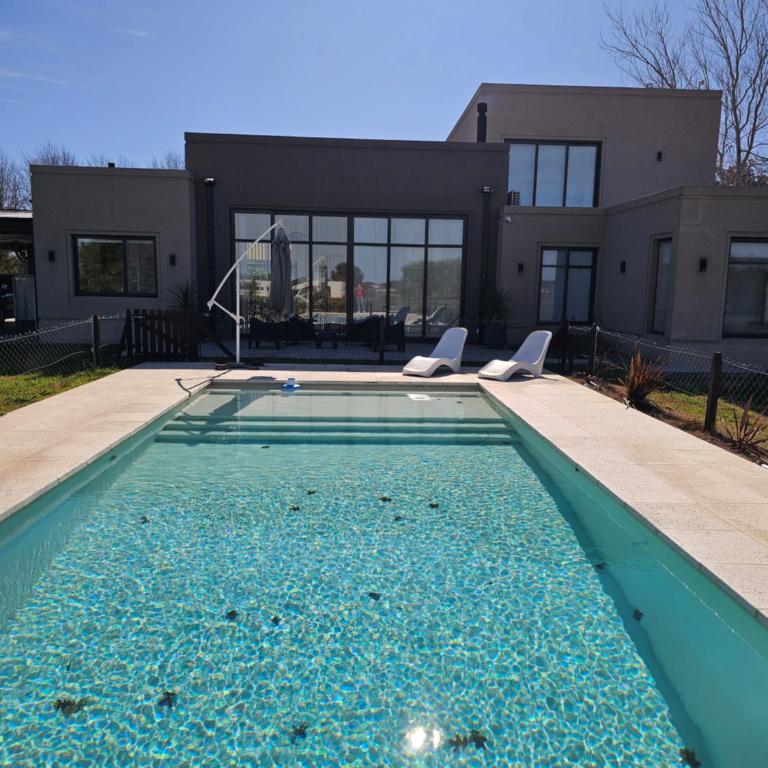 Un refugio moderno y acogedor en Carlos Keen - Casa de 5 dormitorios - 7