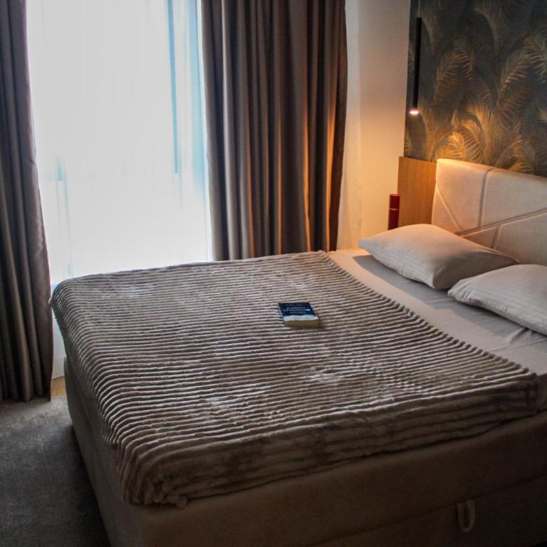 Luxurious 2BR Designer Apartment Near River & Park - Two-Bedroom Apartment - 13