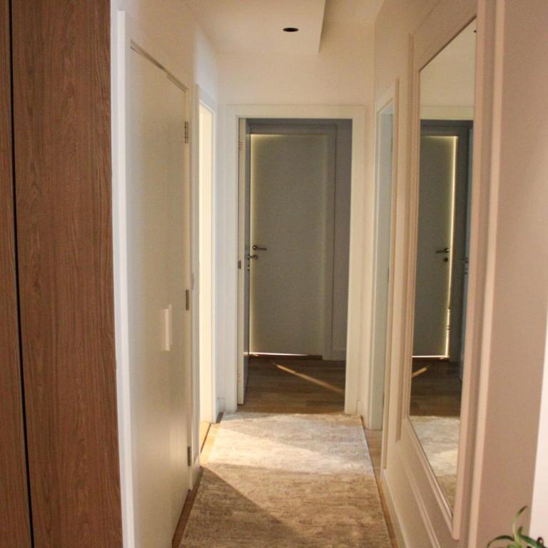 Luxurious 2BR Designer Apartment Near River & Park - Two-Bedroom Apartment - 18