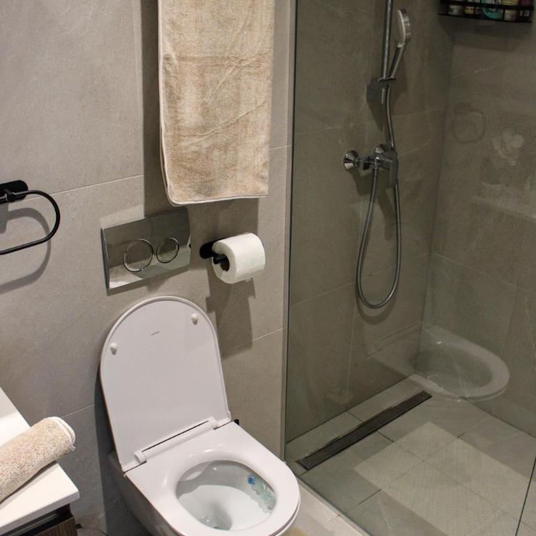 Luxurious 2BR Designer Apartment Near River & Park - Two-Bedroom Apartment - 21
