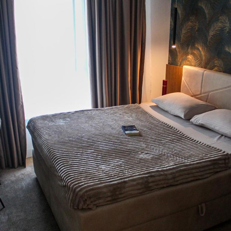 Luxurious 2BR Designer Apartment Near River & Park - Two-Bedroom Apartment - 14