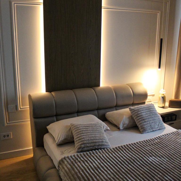 Luxurious 2BR Designer Apartment Near River & Park - Two-Bedroom Apartment - 15