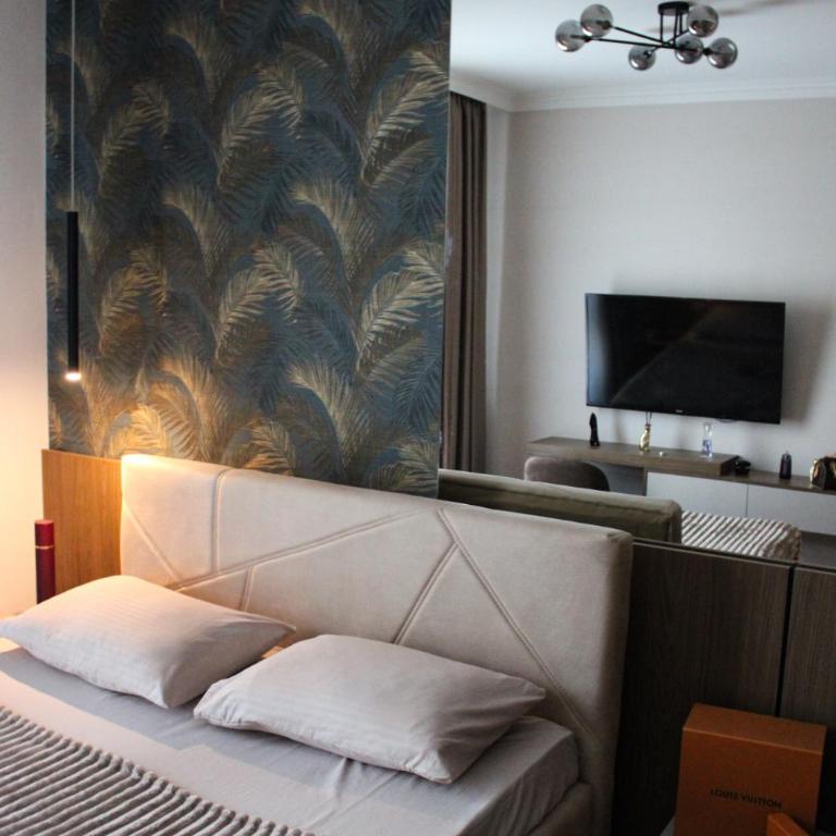 Luxurious 2BR Designer Apartment Near River & Park - Two-Bedroom Apartment - 17