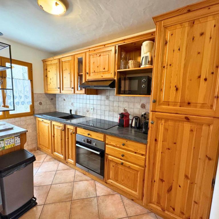 Chalet 5 pièces, 8 pers, au coeur de St Martin de Belleville, proche pistes et commodités - FR-1-452-65 - Chalet 3 Chambres - 4