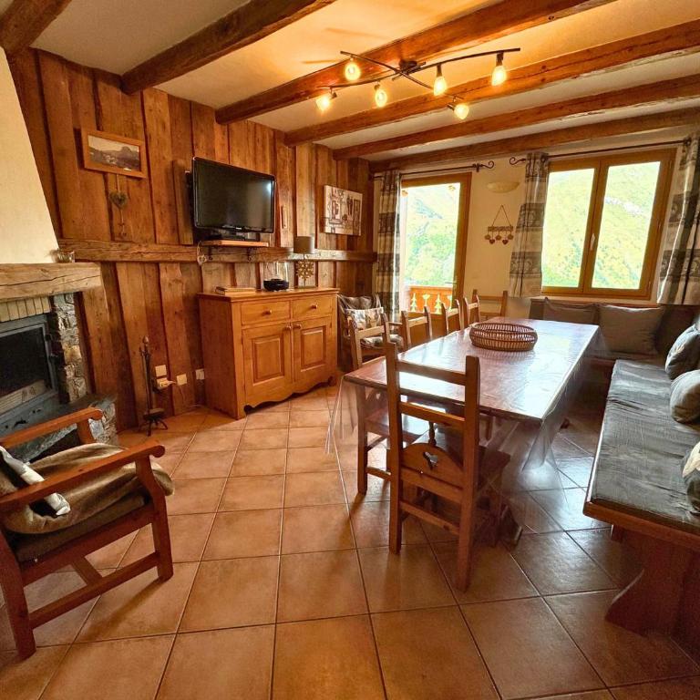 Chalet 5 pièces, 8 pers, au coeur de St Martin de Belleville, proche pistes et commodités - FR-1-452-65 - Chalet 3 Chambres - 5