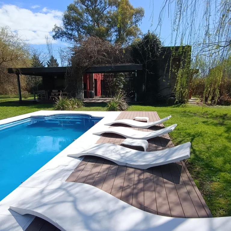 Casaquinta City Bell zona rural - Casa de 4 dormitorios - 2