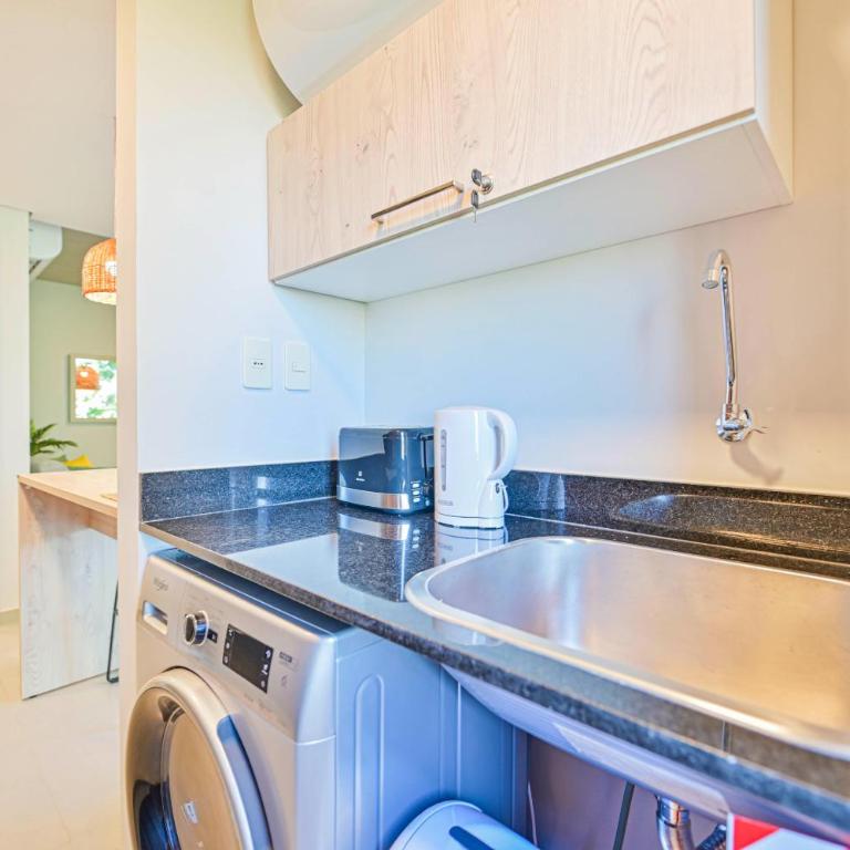 Elegant 2-bedroom space with a pool, gym, and free parking - Two-Bedroom Apartment - 3