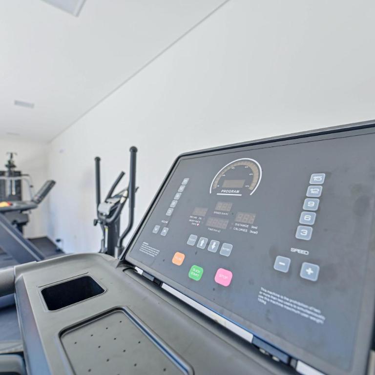 Elegant 2-bedroom space with a pool, gym, and free parking - Two-Bedroom Apartment - 5