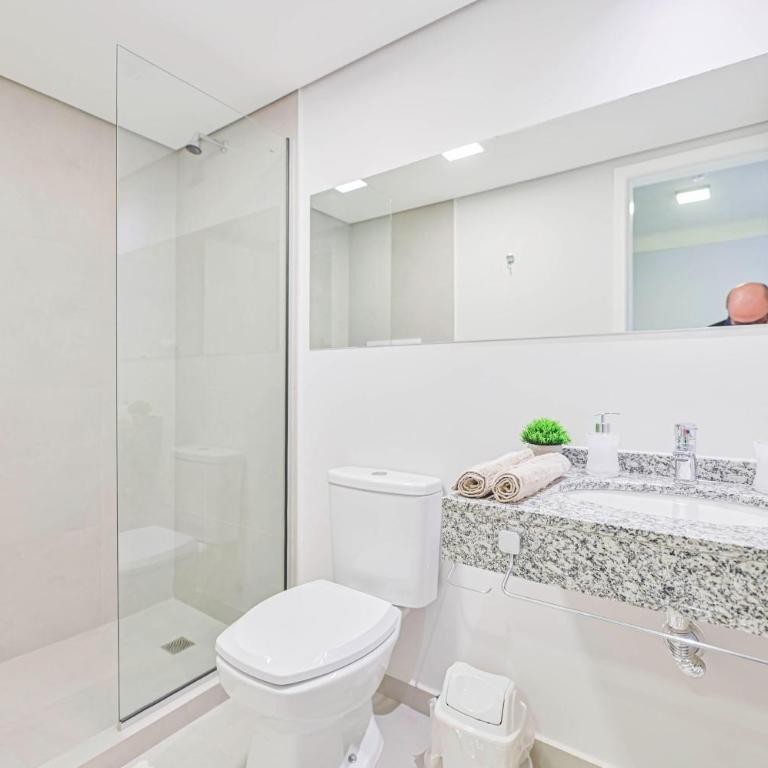 Elegant 2-bedroom space with a pool, gym, and free parking - Two-Bedroom Apartment - 7