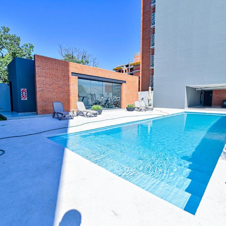 Elegant 2-bedroom space with a pool, gym, and free parking - Two-Bedroom Apartment - 14