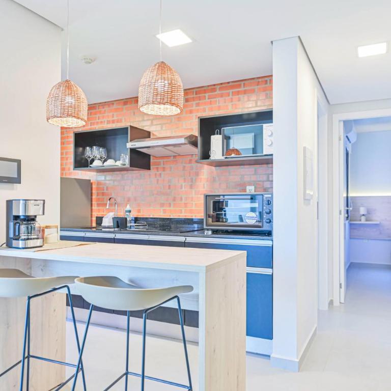 Elegant 2-bedroom space with a pool, gym, and free parking - Two-Bedroom Apartment - 21