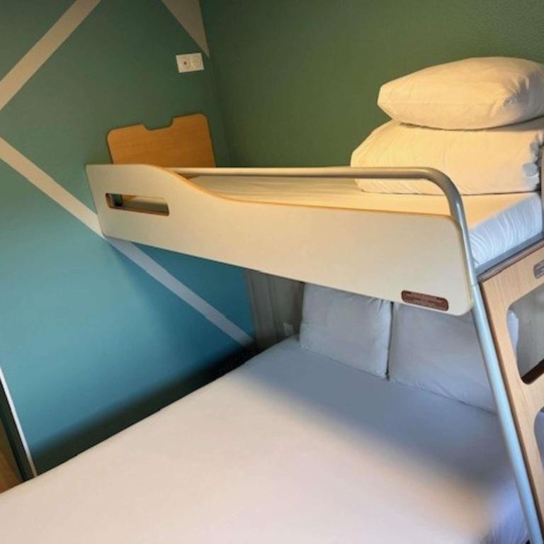 Ibis Budget Honfleur Centre Ville - Chambre Triple avec 1 Lit Double et 1 Lit Superposé - 4