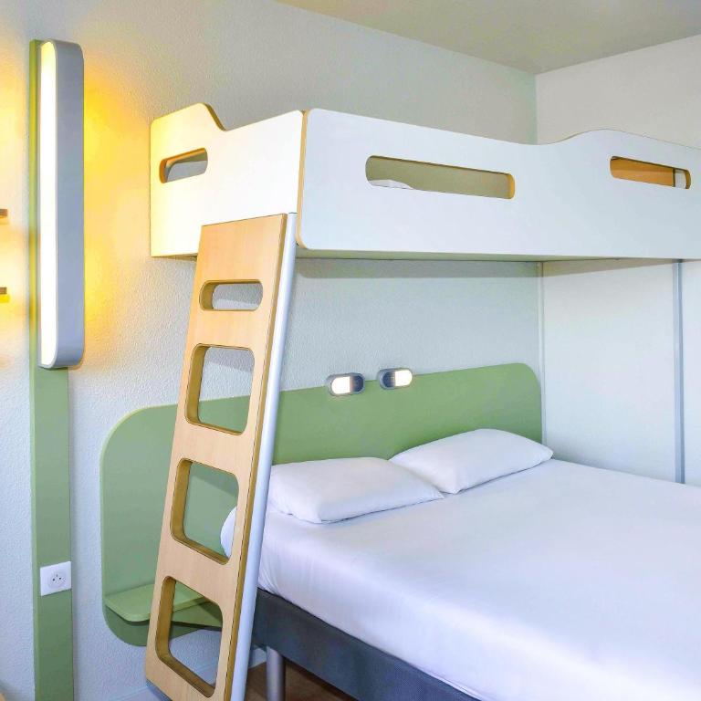 ibis budget Bordeaux Lac - Chambre Standard avec 1 Lit Double et 1 Lit Superposé - 1