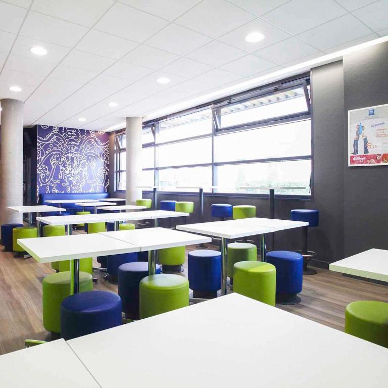 Hotel Ibis Budget Nancy Centre - Chambre Triple avec 1 Lit Double et 1 Lit Superposé - 2