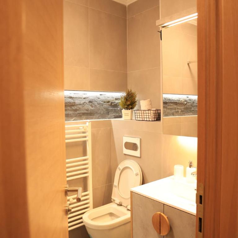Lux Apartment Divine with Private Parking Garage - One-Bedroom Apartment - 28
