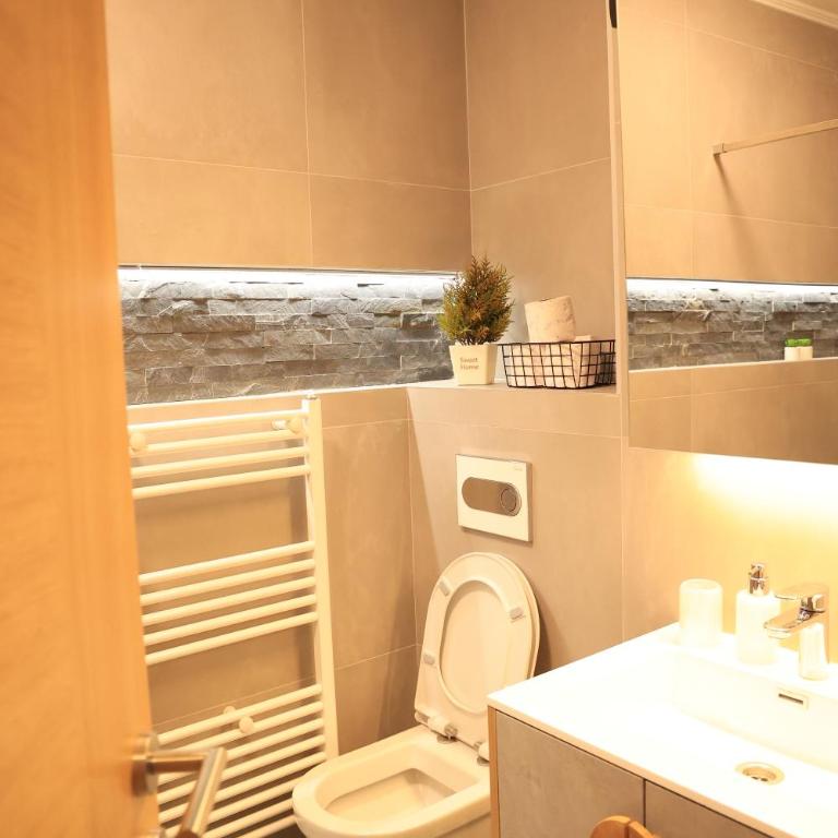 Lux Apartment Divine with Private Parking Garage - One-Bedroom Apartment - 35