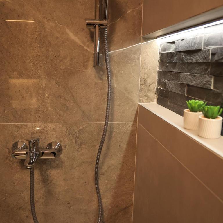 Lux Apartment Divine with Private Parking Garage - One-Bedroom Apartment - 4