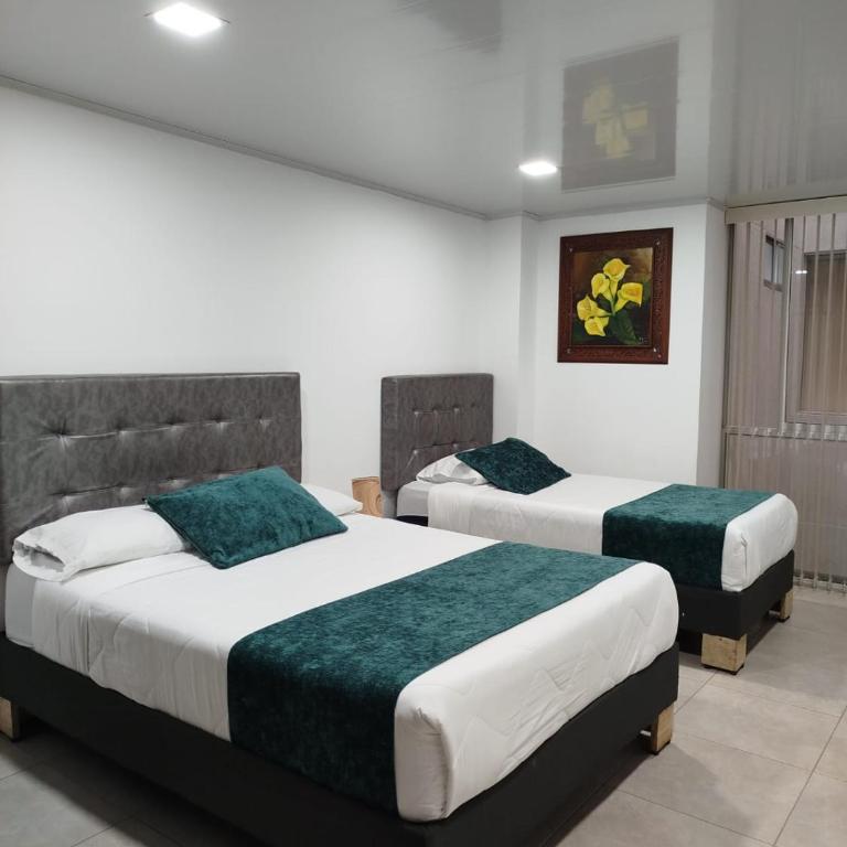 Hotel Monarka-Edificio - Triple Room - 7