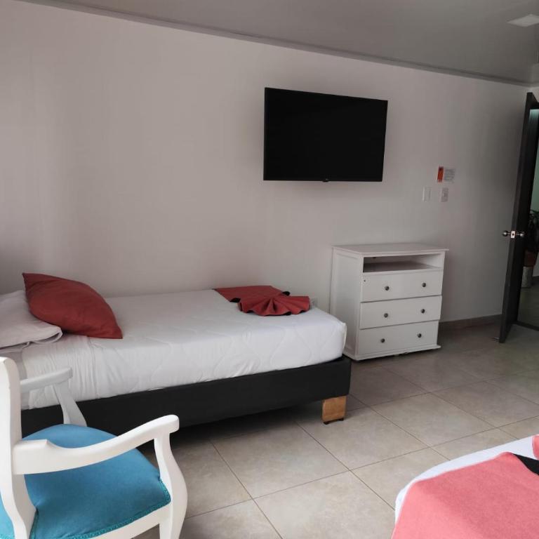 Hotel Monarka-Edificio - Quadruple Room with Private Bathroom - 4