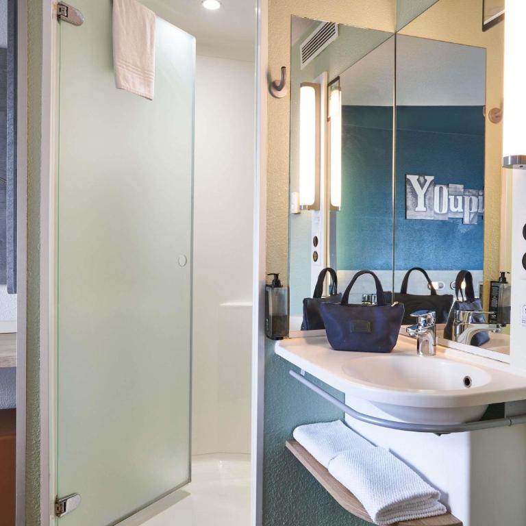 ibis budget Bordeaux Centre - Gare Saint Jean - Chambre avec 1 Lit Queen-Size et 1 Lit Superposé - 6