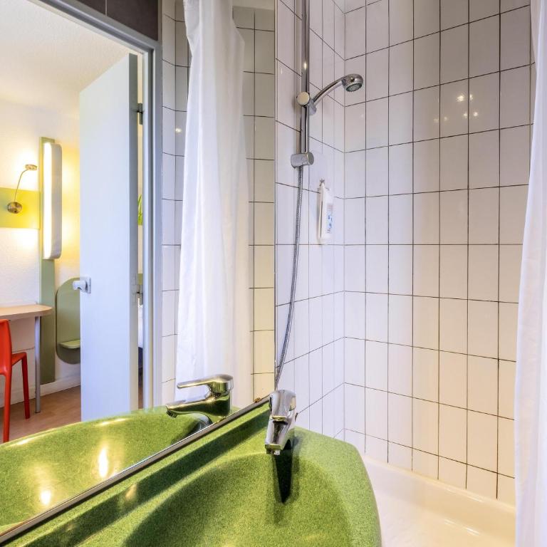 ibis budget Limoges Centre Gare - Chambre Triple avec 1 Lit Double et 1 Lit Superposé - 2