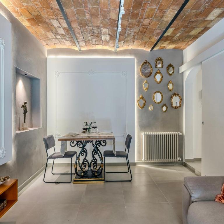 Colosseum 1 Min Design Apt with Private Courtyard - Appartamento con 1 Camera da Letto - 2