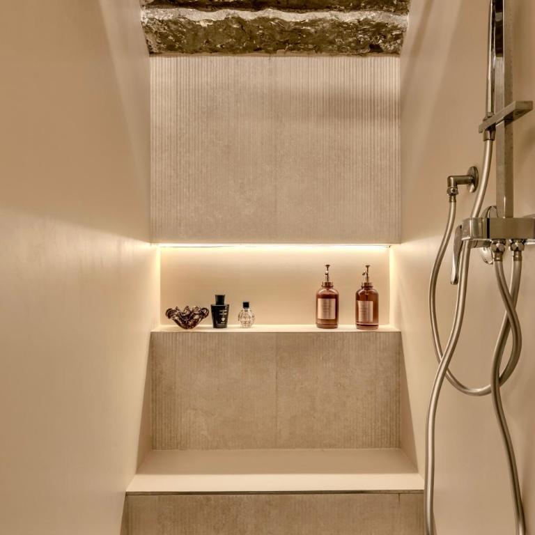 Colosseum 1 Min Design Apt with Private Courtyard - Appartamento con 1 Camera da Letto - 4