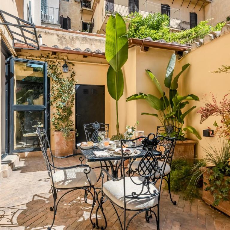 Colosseum 1 Min Design Apt with Private Courtyard - Appartamento con 1 Camera da Letto - 1