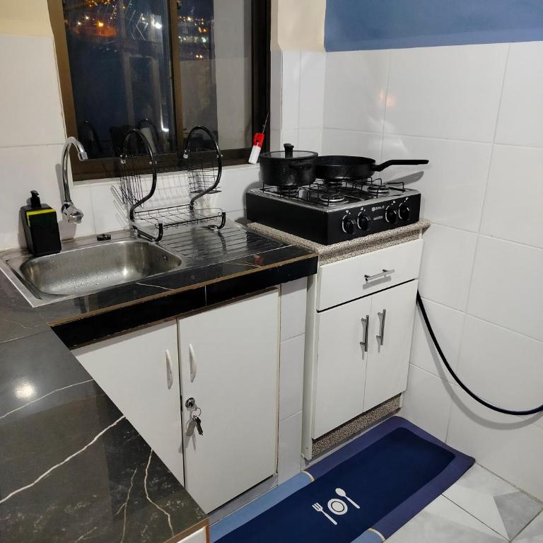 Céntrico, a una cuadra de la Plaza Isabel la Católica, linda zona - One-Bedroom Apartment - 6