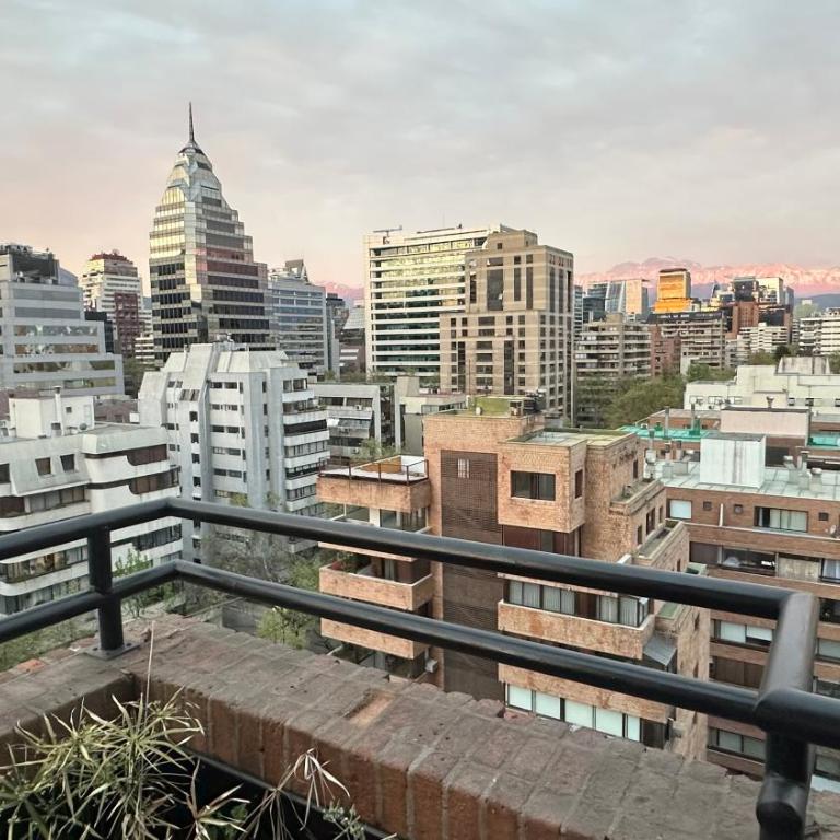 Excellent location and views Spacious 1 bedroom apartment with a sofa bed just steps from Costanera Center it features air conditioning and Wi-Fi and is situated between the El Golf and Tobalaba metro stations Free parking included - One-Bedroom Apartment - 25