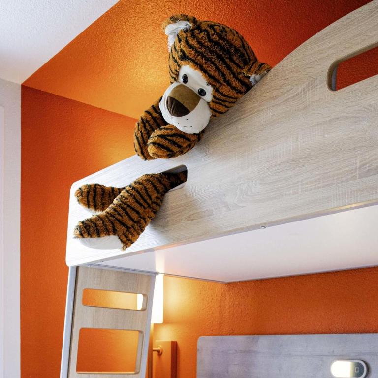 Ibis Budget Perpignan Sud - Chambre Triple avec 2 Lits Simples et 1 Lit Superposé - 6