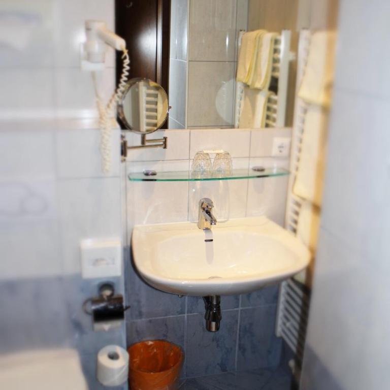 Altstadt Hotel Mosser Villach mit Parkplatz - Economy Doppelzimmer - 4