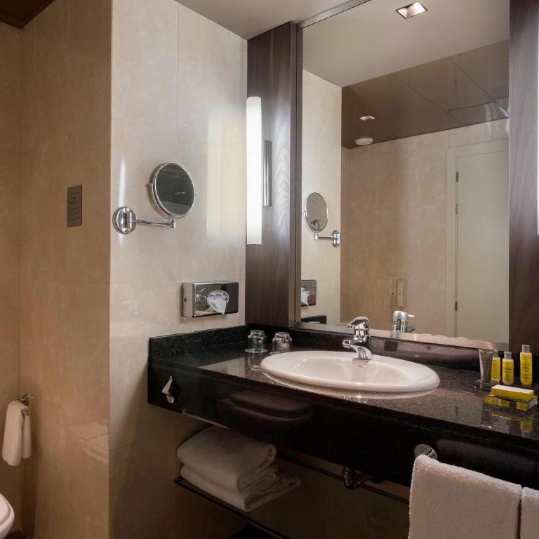 Madrid Marriott Auditorium Hotel & Conference Center - Habitación Executive con cama extragrande, acceso al salón y aparcamiento incluido - 4