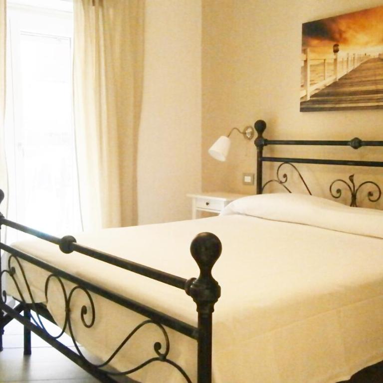 B&B Saint Paul - Deluxe Double Room with Balcony - 9