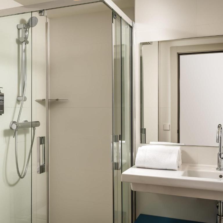 ibis Styles Barcelona Centre - Habitación Doble Estándar - 6